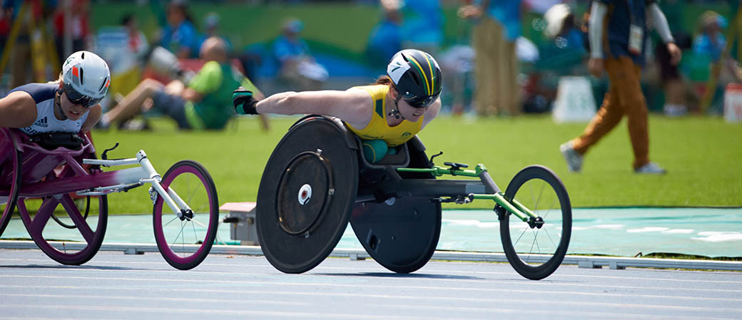 Angela Ballard leads another racer during the Rio Paralympics 2016.